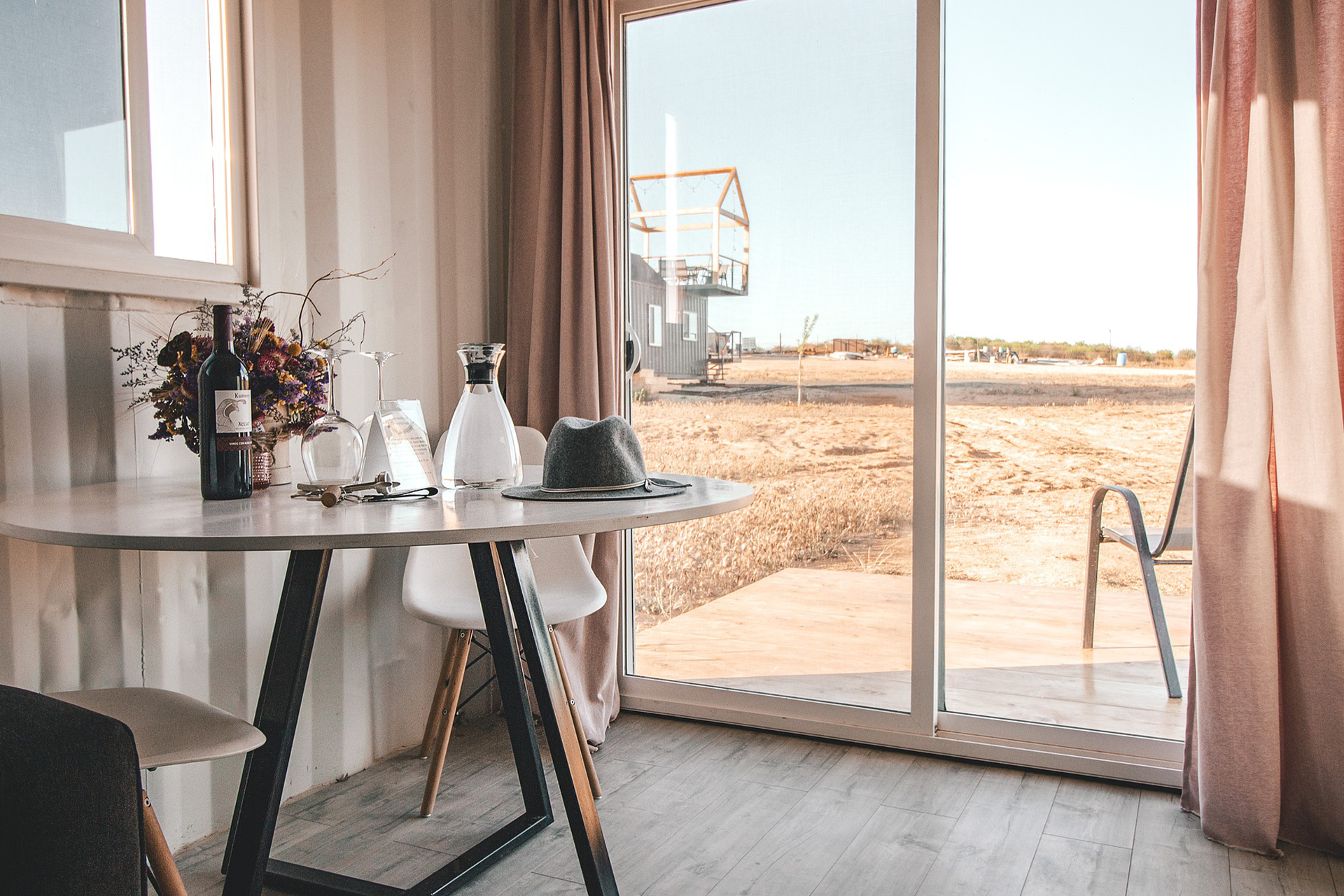 Experience total zone control with Neptronic’s EFCB fan coil unit controllers and compatible sensors.